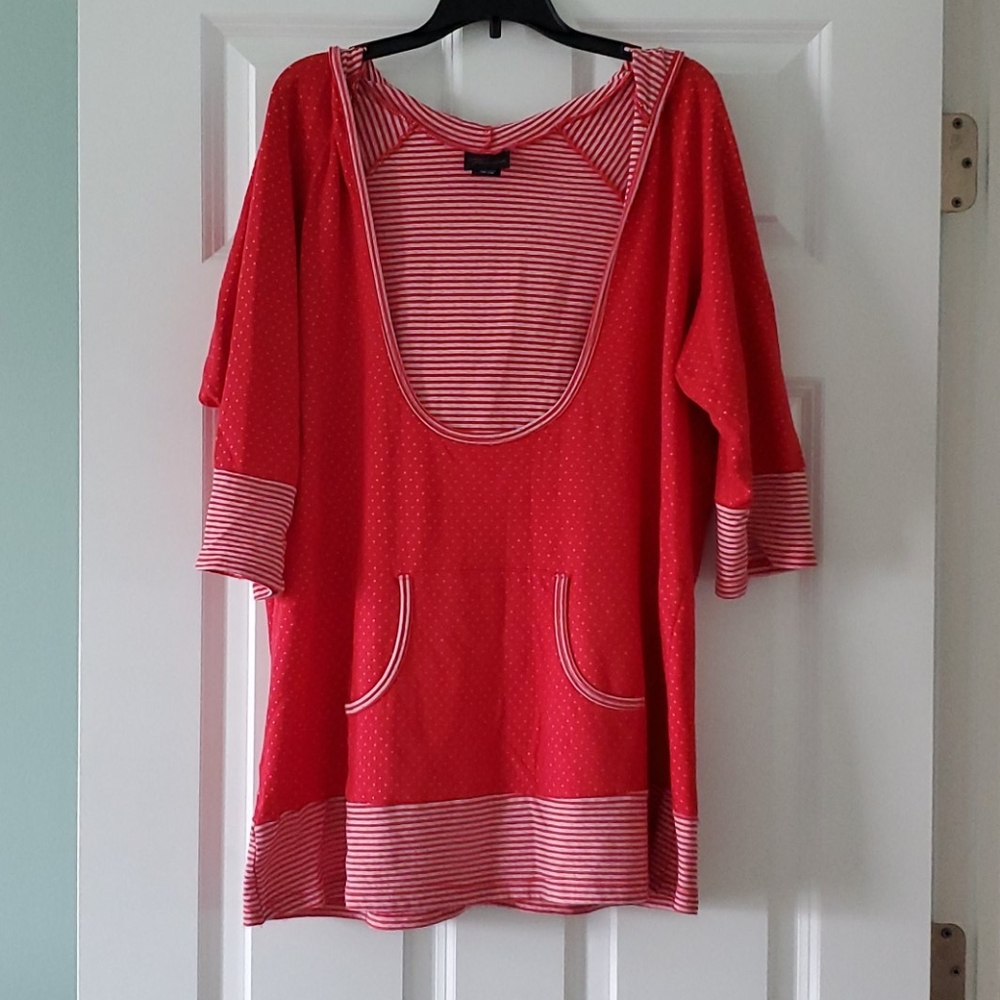 Hooded polka-dot top